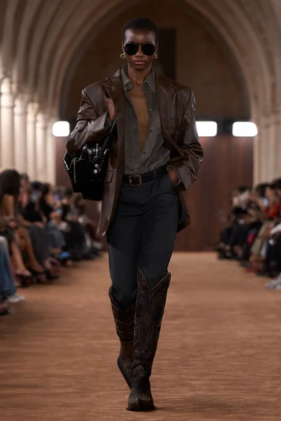 Look 19